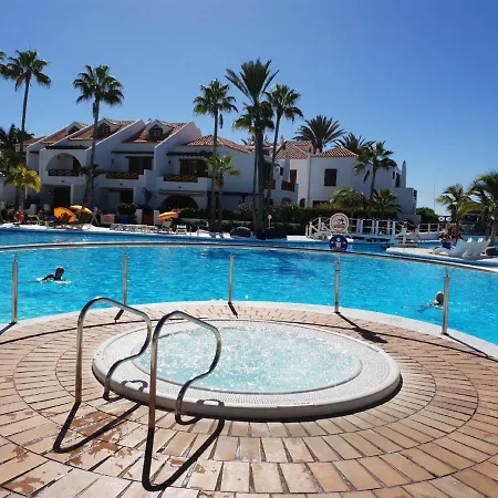 Апартаменты Wunderschoenes In Playa De La Americas Mit Grossem Gemeinsamem Pool Плая-де-лас-Америкас