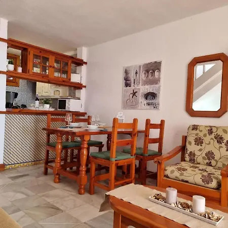Апартаменты Wunderschoenes In Playa De La Americas Mit Grossem Gemeinsamem Pool *